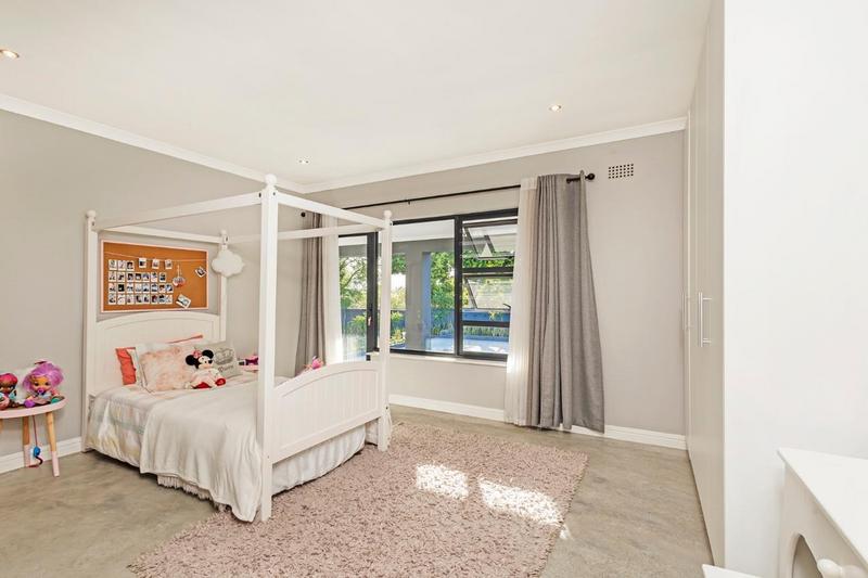 5 Bedroom Property for Sale in Schoongezicht Western Cape